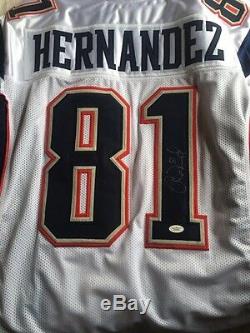 AARON HERNANDEZ Autographed Signed Jersey -JSA authentic! With signing picture