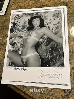 Bettie page / bunny yeager, signed 1954 photo withletter of authenticity/and coa