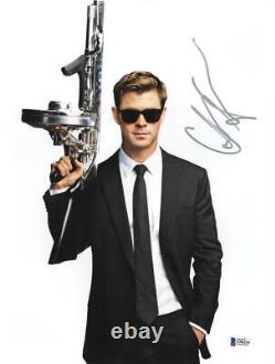 Chris Hemsworth Signed Men In Black 11x14 Photo Authentic Autograph Beckett B