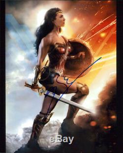 Gal Gadot (Wonder Woman) signed authentic 8x10 photo COA