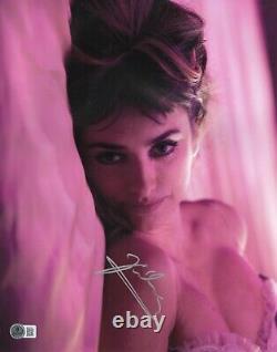 Hot Sexy Penelope Cruz Signed 11x14 Photo Authentic Autograph Beckett Hologram