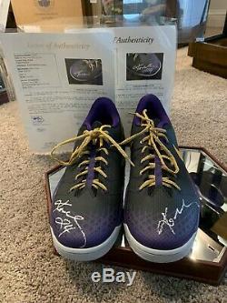 Kobe Bryant Autographed Pair Of Shoes(authenticated)(NBA)(Lakers)(JSA Letter)