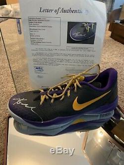 Kobe Bryant Autographed Pair Of Shoes(authenticated)(NBA)(Lakers)(JSA Letter)