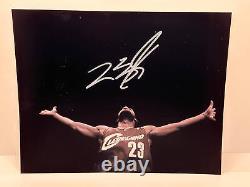 Lebron James Signed Autographed Photo Authentic 8x10