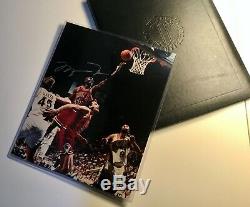 Michael Jordan autographed 45 layup 8 x 10 photo UDA authentic