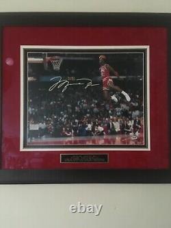 1988 Michael Jordan Signed Gatorade Slam Dunk Photo. Psa/adn & Ud Authentifié