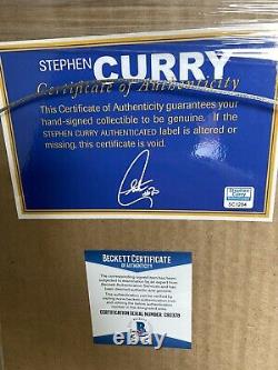 Authentique Stephen Curry A Signé 20x14 Photo Encadrée Avec Bagues De Championnat