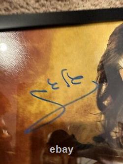 Authentique photo encadrée signée 16 x 20 de Gal Gadot avec certificat d'authenticité SWAU - Wonder Woman DC Comics
