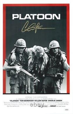 CHARLIE SHEEN a signé une photo PLATOON 11x17 Autographe authentique JSA COA CERT