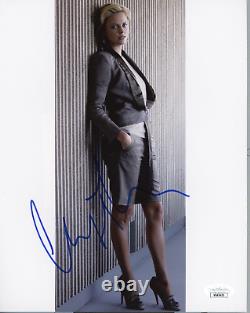 Charlize Theron Authentic Hand-signé Beautiful 8x10 Photo (jsa Coa)