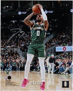 Damian Lillard Milwaukee Bucks Autographed 8 x 10 Photographie de tir en suspension