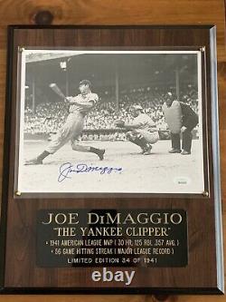 Joe Dimaggio Signé Autographe 8x10 Photo/plaque 34/1941 Jsa Loa Livraison Gratuite