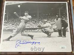 Joe Dimaggio Signé Autographe 8x10 Photo/plaque 34/1941 Jsa Loa Livraison Gratuite