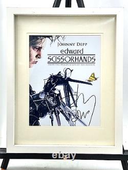 Johnny Depp a signé la photo 11x8 d'Edward aux mains d'argent avec une authentique autographe encadrée.
