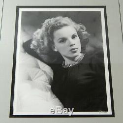 Judy Garland Signée Et Encadrée Autograph Cut Avec Photo 8x10 Jsa Loa