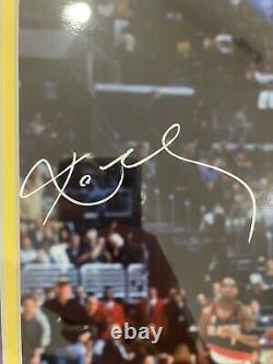 Kobe Bryant Autographié 16x20 Upper Deck Authentifié Extrêmement Rare #60 De 108