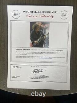 La photo signée de Robert Smith de The Cure avec lettre d'authenticité COA EX.