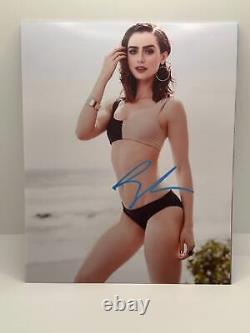 Lily Collins Bikini Photo dédicacée signée authentique 8X10 COA