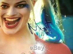 Margot Robbie Harley Quinn Signé 11x14 Photo Jsa Coa Sexy Autograph