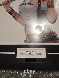 Margot Robbie Signé 16x20 Encadré Harley Quinn Jsa Et Célébrité Authentiques Coa