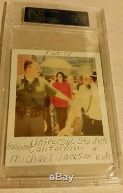 Michael Jackson Withkids Autographié Polaroid Photo Psa / Adn Assermentée