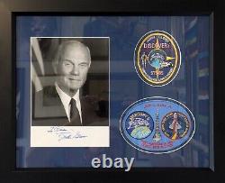 Photo authentique signée et patchs NASA de JOHN GLENN Discovery STS-95 avec COA encadré