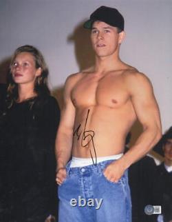 Photo authentique signée par Mark Wahlberg sans chemise et sexy de 11x14 pouces avec autographe Beckett