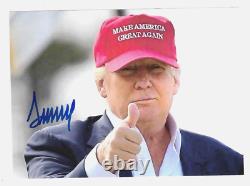 Photo de Donald Trump authentique avec sa signature à la main, format 7x5, avec certificat d'authenticité (COA) États-Unis / MAGA