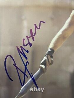 Russell Crowe a signé une photo authentique de 11x14 pouces de Gladiator Maximus Beckett A