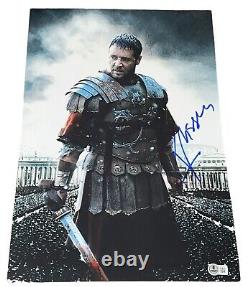 Russell Crowe a signé une photo authentique de 12x18 Gladiator Maximus Beckett F