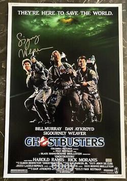 Sigourney Weaver Ghostbusters Signé Autographe 16x24 Affiche Célébrité Authentiques