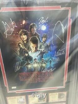 Stranger Things Cast Signé Autographed Display Authentic Coa