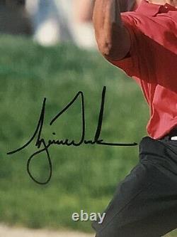 Tiger Woods Signé Framed 16x20 Photo Deck Supérieur Uda Coa Authentifié Auto