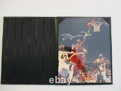 Uda Upper Deck Authentic Signé Michael Jordan 8x10 Photo Photo Avec Album