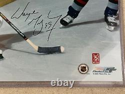 Wayne Gretzky Autographié 8x10 Nyr Authentifié Par Le Gt